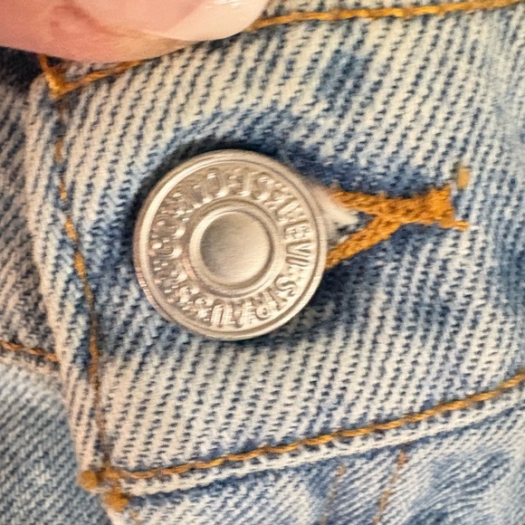 Vintage Levi’s Classic Light Wash Denim Shorts Size 5 - Picture 3 of 5